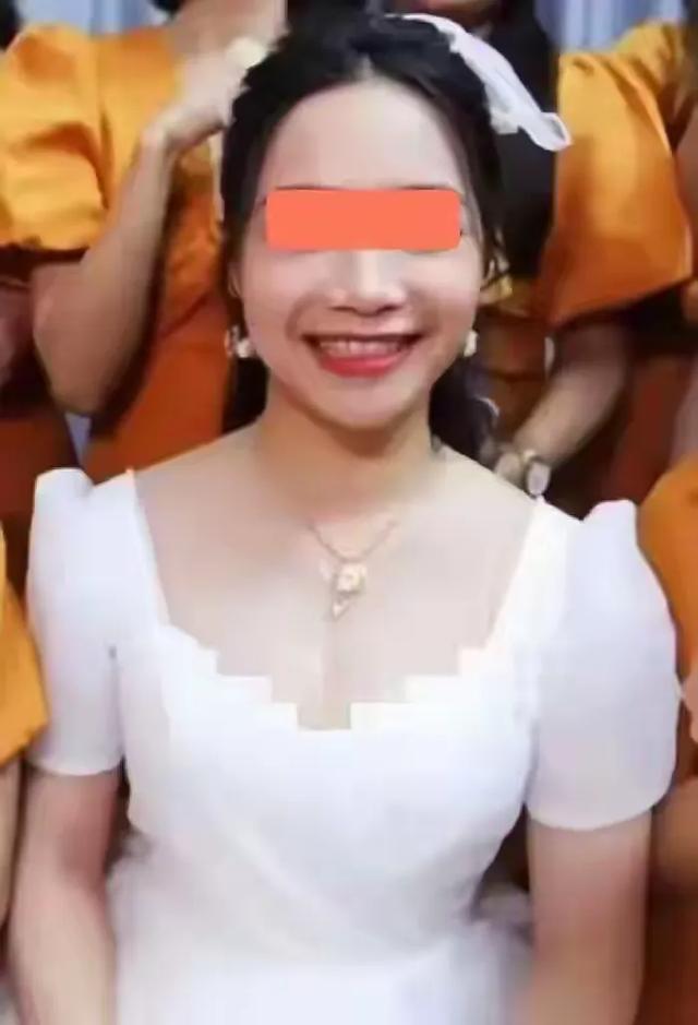 佛山女教师
婚内出轨多人，丈夫PPT举报，私照曝光身材火辣