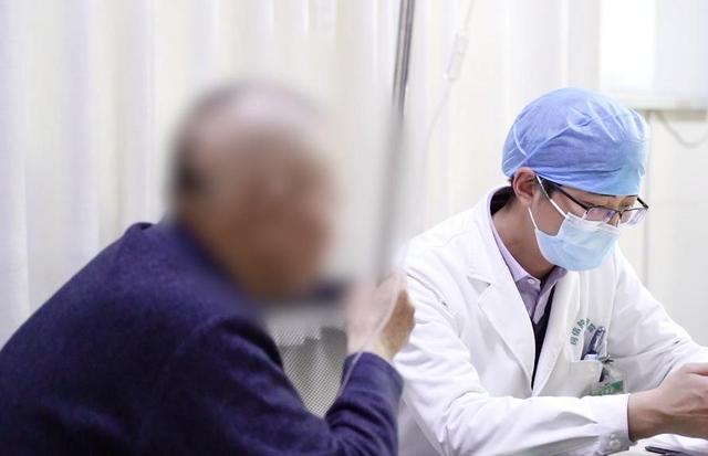新冠再抬头？可能不发烧！提醒
：出现5个症状，这些人需谨防
逝世
守