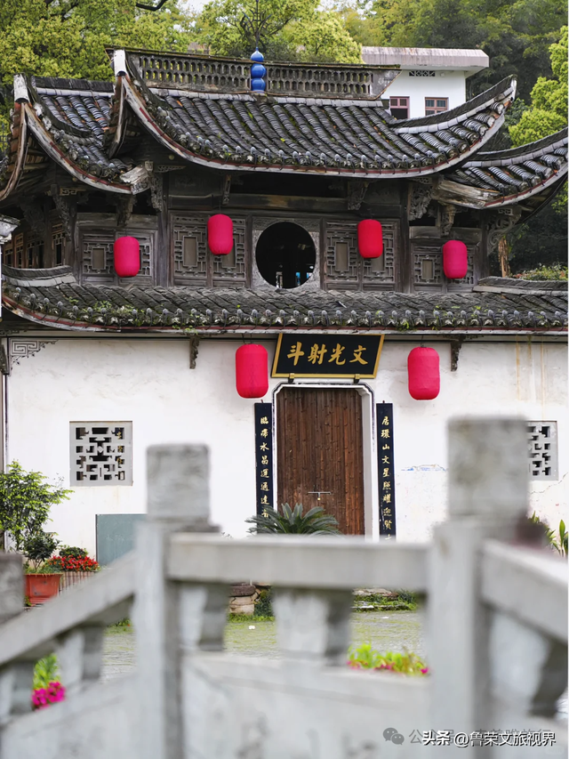 浙江最鲜辣小城，单凭“鸭头”就成为美食顶流！端午去打满分！