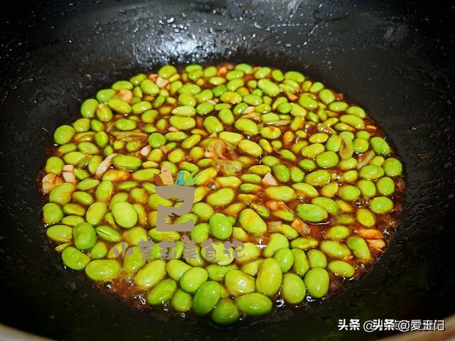 毛豆和它是绝配，高钾高钙高卵白，顺手一炒鲜香脆爽，不懂吃可惜