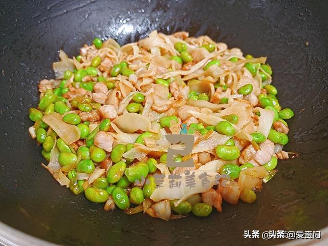 毛豆和它是绝配，高钾高钙高卵白，顺手一炒鲜香脆爽，不懂吃可惜