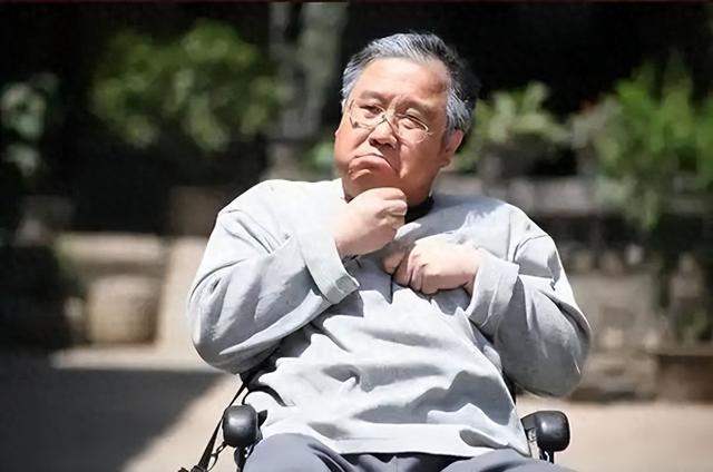 人不会无缘无故患老年痴呆！调查发明
：得老年痴呆，离不开这5点