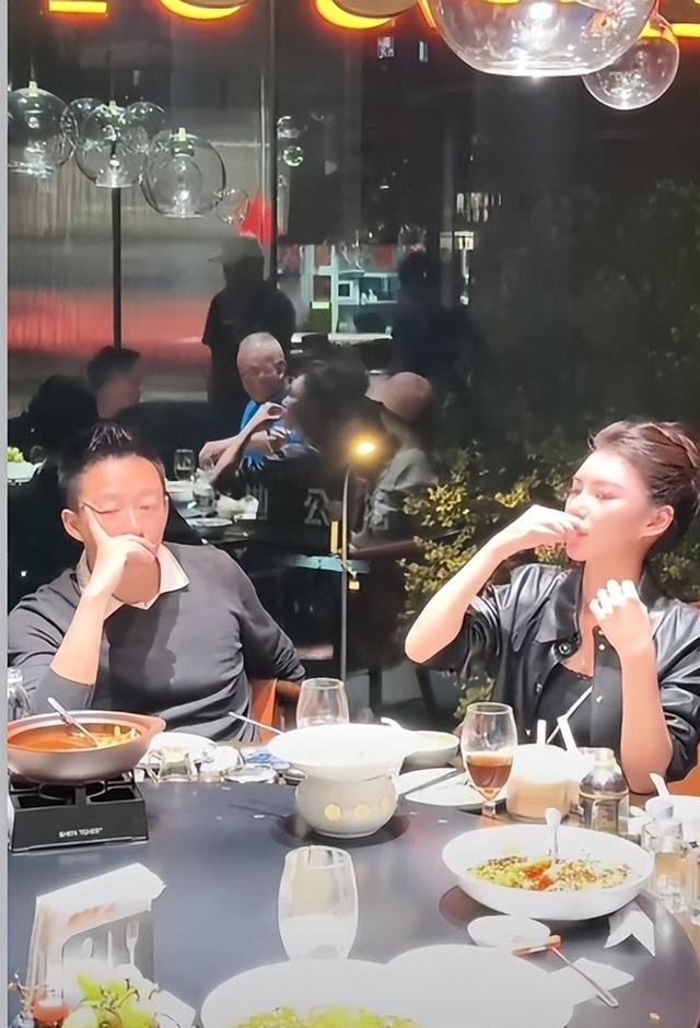 婚后第3天，汪小菲半夜发友人
圈，句句不提大S，却句句不离大S
