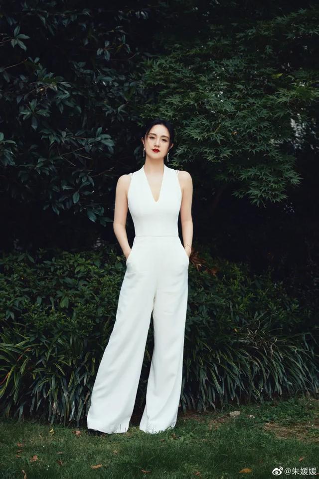 51岁知名女演员朱媛媛逝世
！曾参演多部热剧，两度获“金鹰奖”视后，蒲月
初还发博给《造城者》宣传

