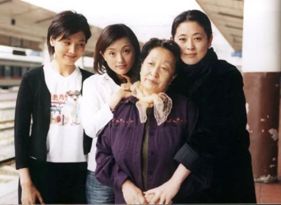51岁朱媛媛离世，丈夫辛柏青发文：完婚19年，恩爱半生，现在永别