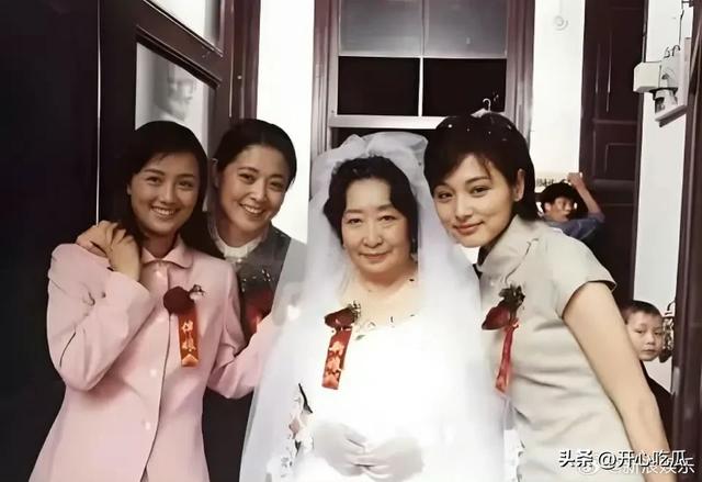 辛柏青把头像换成了白色蜡烛，和朱媛媛相爱30年，爱人去世

太痛了