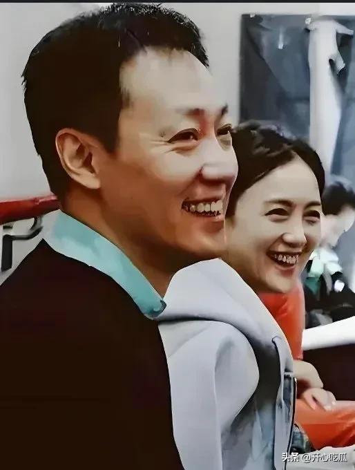 辛柏青把头像换成了白色蜡烛，和朱媛媛相爱30年，爱人去世

太痛了