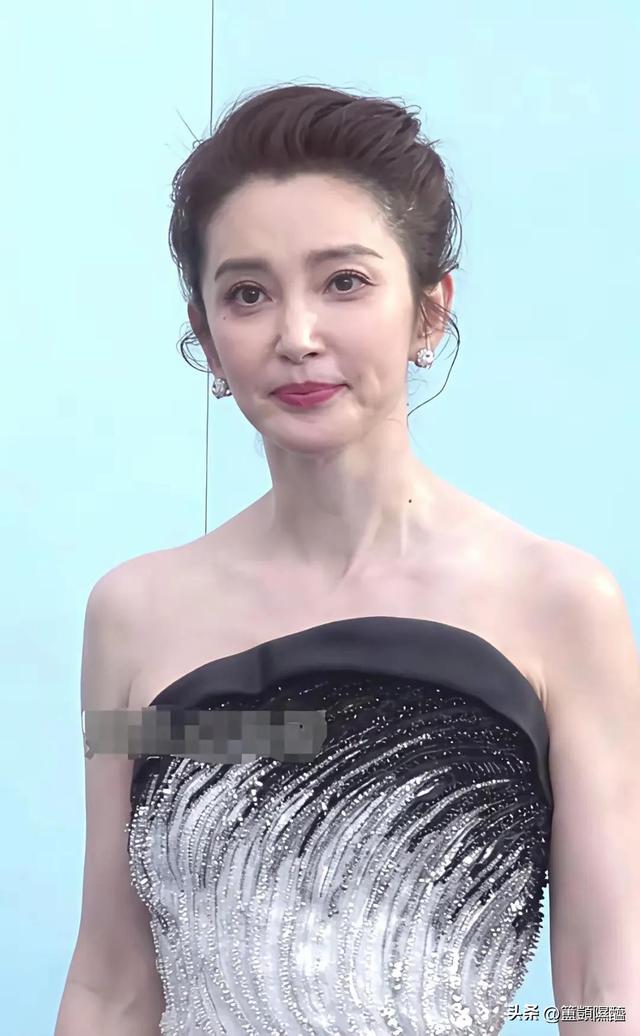 无滤镜后，王菲苍老憔悴，杨幂发福臃肿，刘诗诗和杨紫傻傻分不清