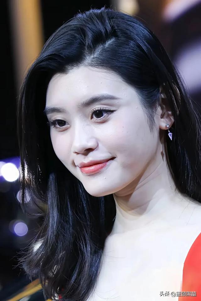 无滤镜后，王菲苍老憔悴，杨幂发福臃肿，刘诗诗和杨紫傻傻分不清
