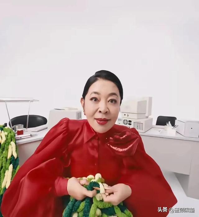 无滤镜后，王菲苍老憔悴，杨幂发福臃肿，刘诗诗和杨紫傻傻分不清