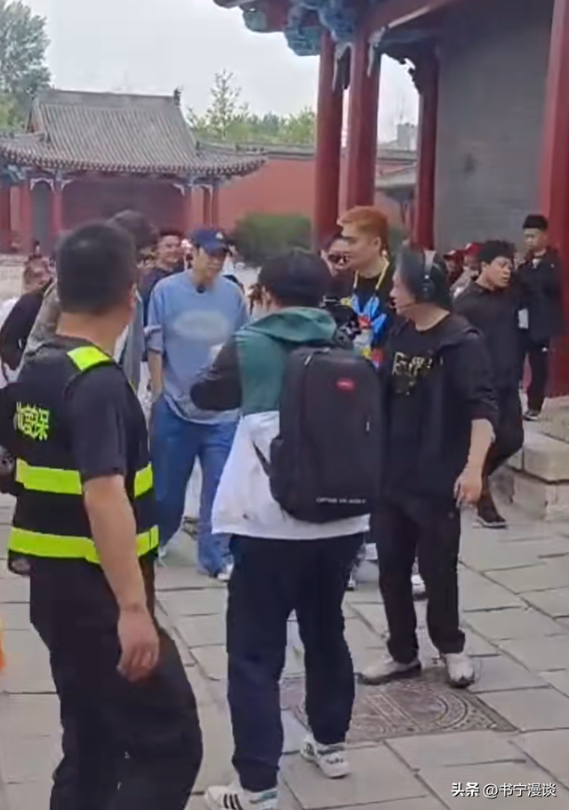 44岁小沈阳现身故宫，没人熟悉还找三个保镖清道 网友嘲讽：谱真大