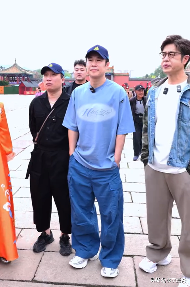 44岁小沈阳现身故宫，没人熟悉还找三个保镖清道 网友嘲讽：谱真大