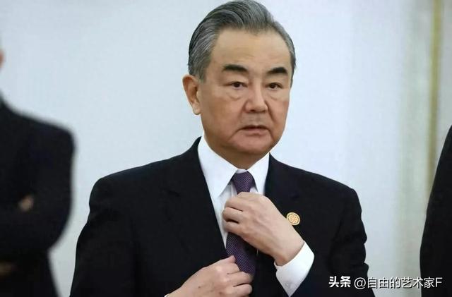 中国替华为出头，告示197国谁共同打谁，不到一天美国怕了