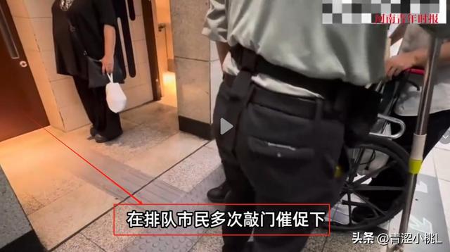 太炸裂！情侣进无障碍卫生间：占用近1小时，女孩出来疑手拿丝袜