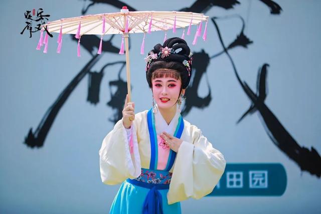 本周六客岁夜
山：看琼剧，把水塔下的咖啡调成 “戏韵拿铁”