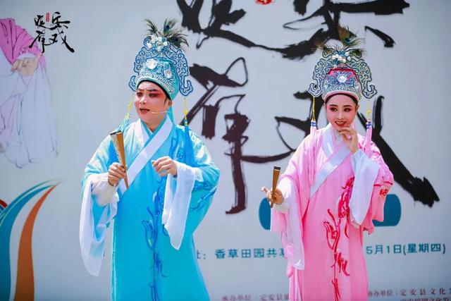 本周六客岁夜
山：看琼剧，把水塔下的咖啡调成 “戏韵拿铁”