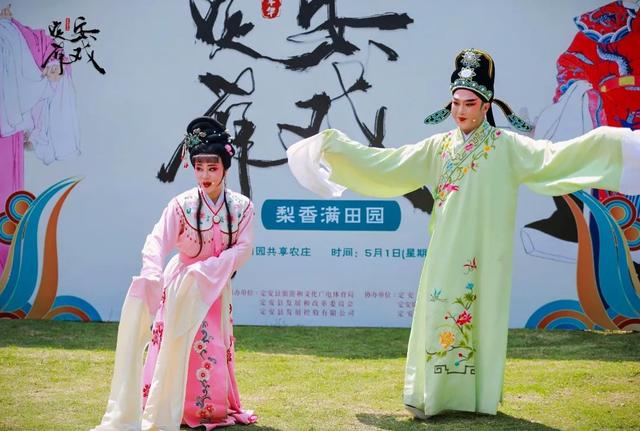 本周六客岁夜
山：看琼剧，把水塔下的咖啡调成 “戏韵拿铁”