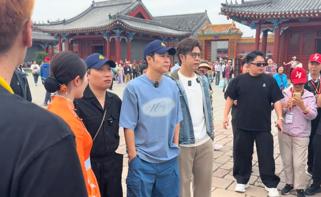 44岁小沈阳现身故宫，没人认识还找三个保镖清道 网友嘲讽：谱真年夜
