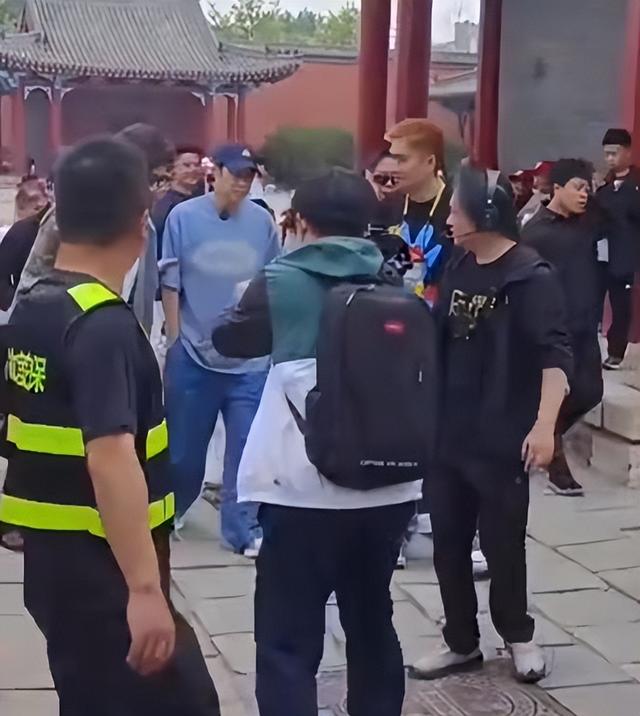 44岁小沈阳现身故宫，没人认识还找三个保镖清道 网友嘲讽：谱真年夜
