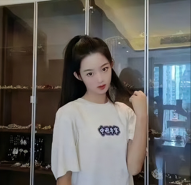 闹年夜
了！黄杨公主的瓜，照旧射中父亲的眉心，被牵连的人竟是弟弟