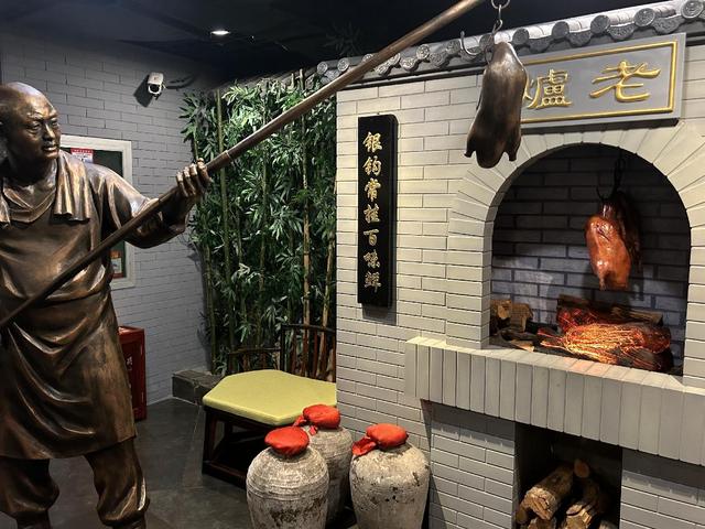 粽情飘喷鼻
 乐享端午！全聚德西客站店开启端午美食文化体验之旅