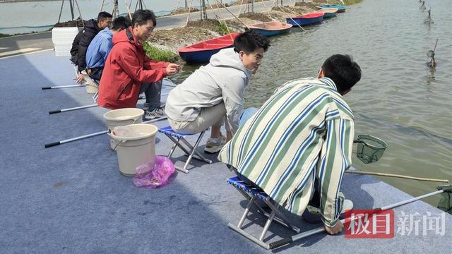 董宇辉再回湖北！溯源顶流美食小龙虾，直播间人数爆了……
