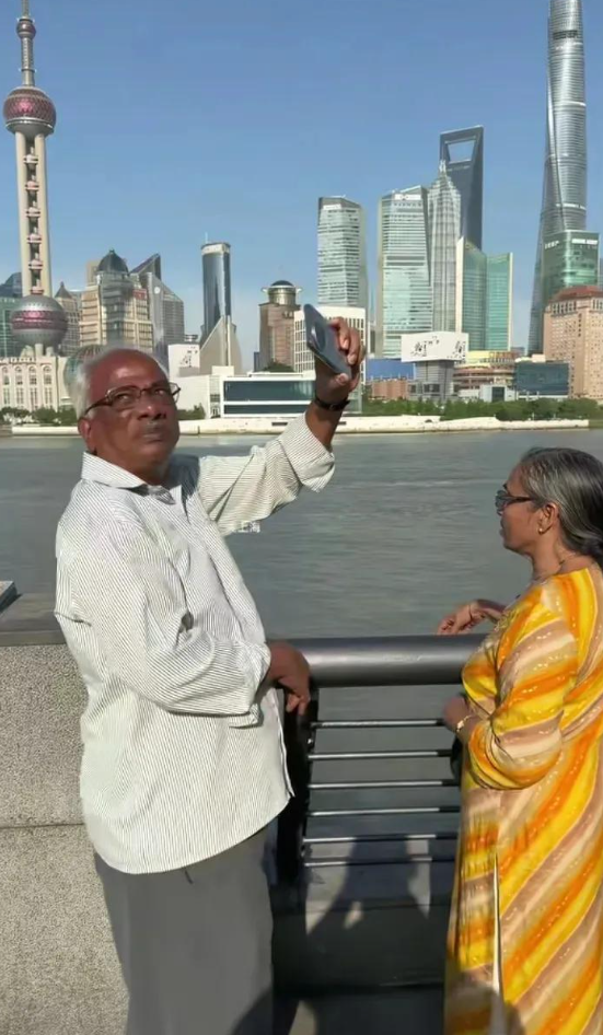 印度旅游团来上海旅游，落地的瞬间，全都眉头紧锁一个个目瞪口呆