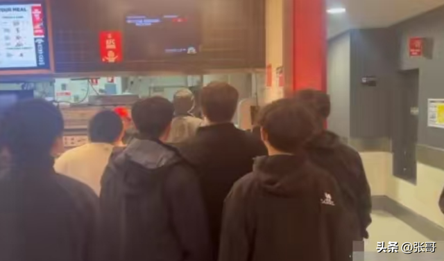 中国伉俪
在澳洲被打后续，被留门生堵到哭，跪地讨饶，细节曝光