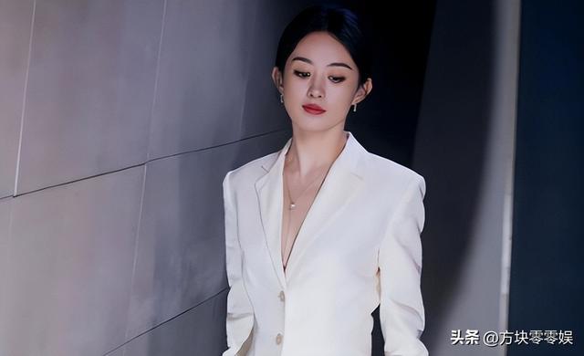 闹年夜
了！赵丽颖连发3条微博，央视都看不下去了，深夜用16字点评