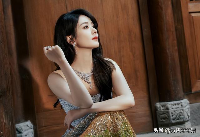 闹年夜
了！赵丽颖连发3条微博，央视都看不下去了，深夜用16字点评