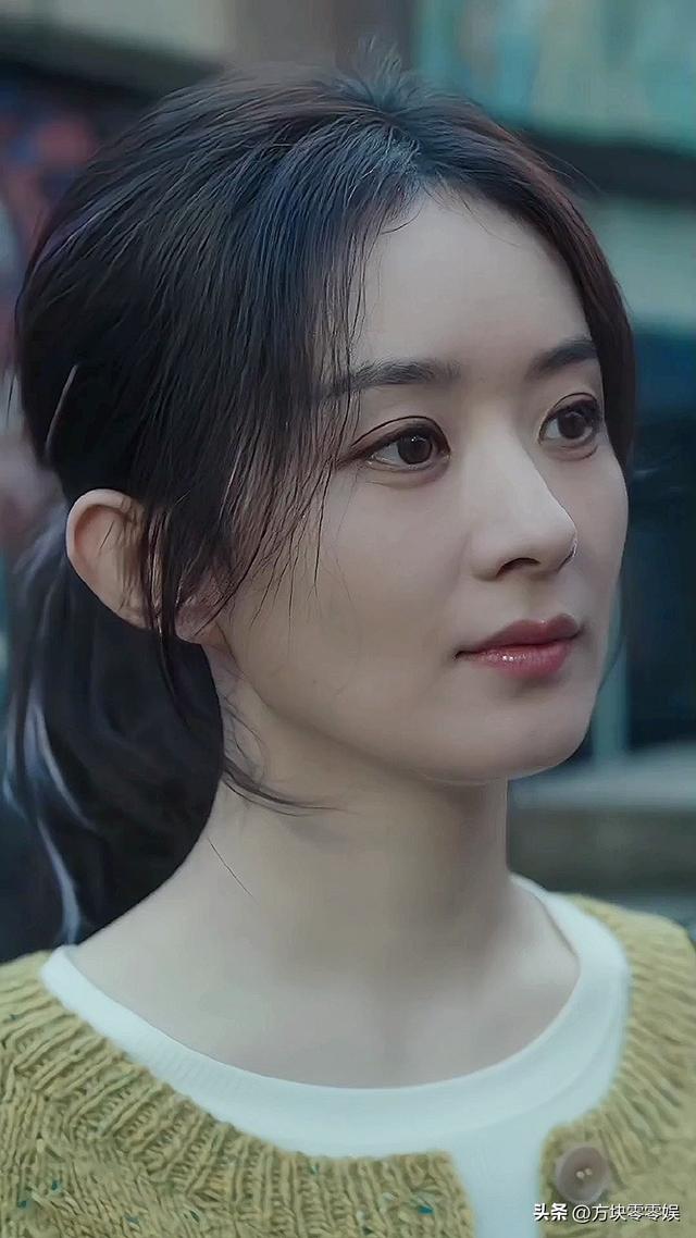 闹年夜
了！赵丽颖连发3条微博，央视都看不下去了，深夜用16字点评