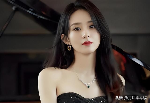闹年夜
了！赵丽颖连发3条微博，央视都看不下去了，深夜用16字点评