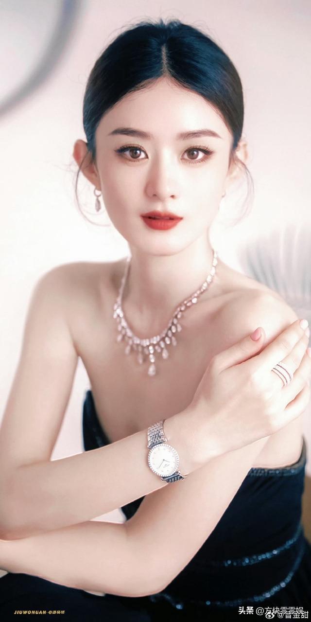 闹年夜
了！赵丽颖连发3条微博，央视都看不下去了，深夜用16字点评