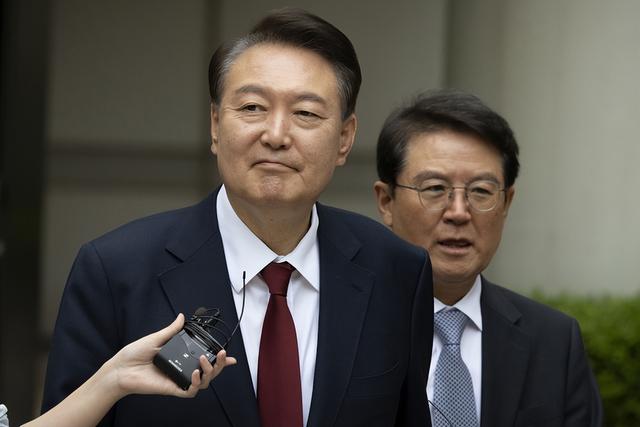 韩国大年夜

选还剩10天，首尔再现“滚回中国”反华抗议，根源出在哪？