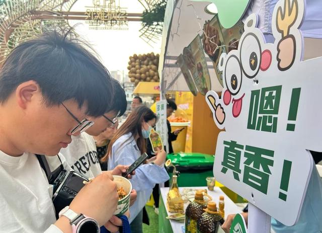 在黄浦江畔吃遍中外美食，2025上海环球美食节开启“舌尖上的周游天下”