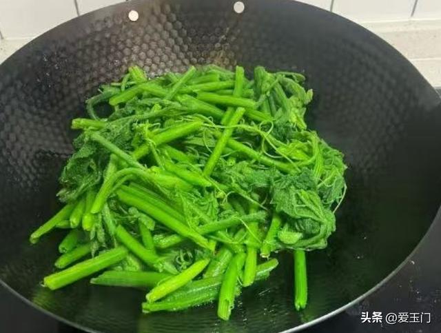端午前后，遇到这菜别手软，一清热解暑、二明亮眼睛、三清肺戒烟
