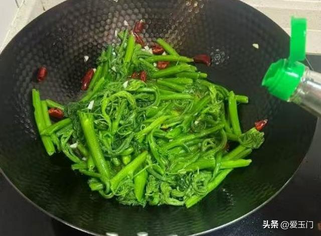 端午前后，遇到这菜别手软，一清热解暑、二明亮眼睛、三清肺戒烟