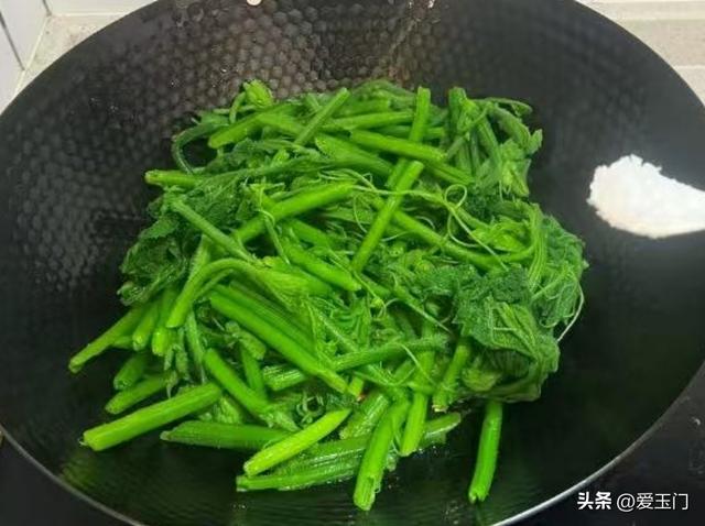 端午前后，遇到这菜别手软，一清热解暑、二明亮眼睛、三清肺戒烟
