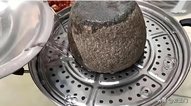 端午节煮粽子，用清水
煮是大年夜

错，教你一招又喷鼻
又糯，不夹生不漏米