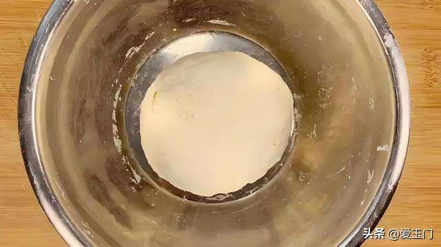 面粉不蒸馒头了，教你神仙吃法，比包子简朴，比肉饼好吃，太喷鼻
了