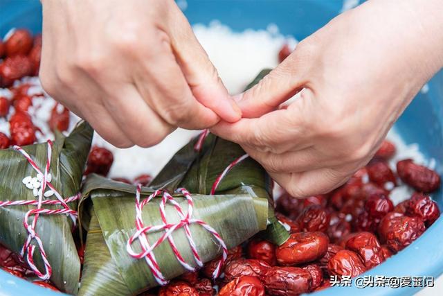 本年端午不一

般，有3个特色
，牢记
：1不出，2不送，3不吃，别年夜
意