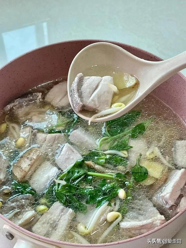 端午不喝汤，吃啥都不香！推荐
4款汤，健脾养胃、年夜

人小孩都爱喝