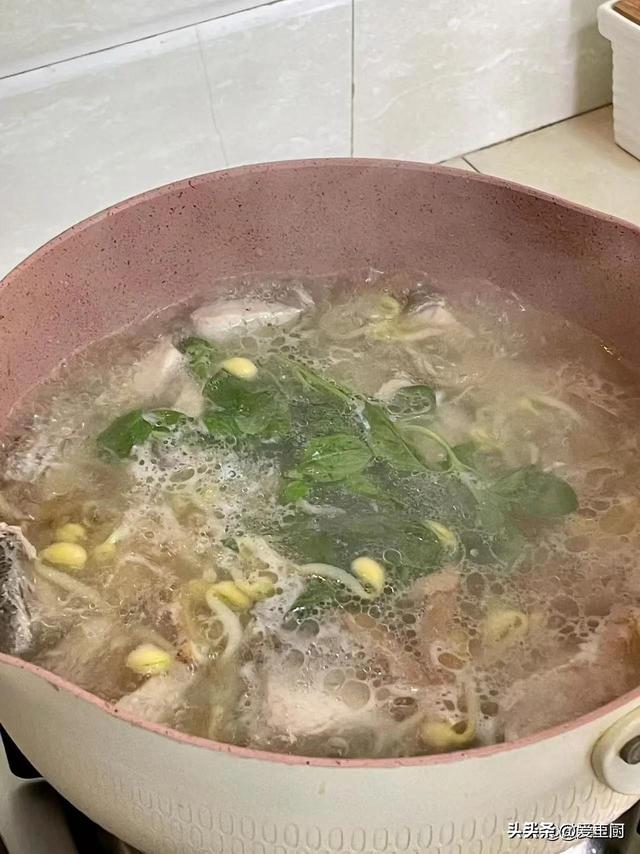 端午不喝汤，吃啥都不香！推荐
4款汤，健脾养胃、年夜

人小孩都爱喝