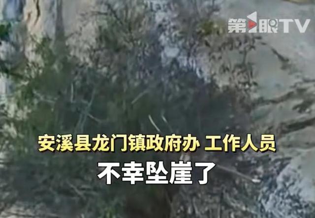 女子拍照坠崖后续！俩儿子当场崩溃，知情人曝黑幕：她胆量太大了