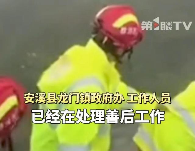 女子拍照坠崖后续！俩儿子当场崩溃，知情人曝黑幕：她胆量太大了