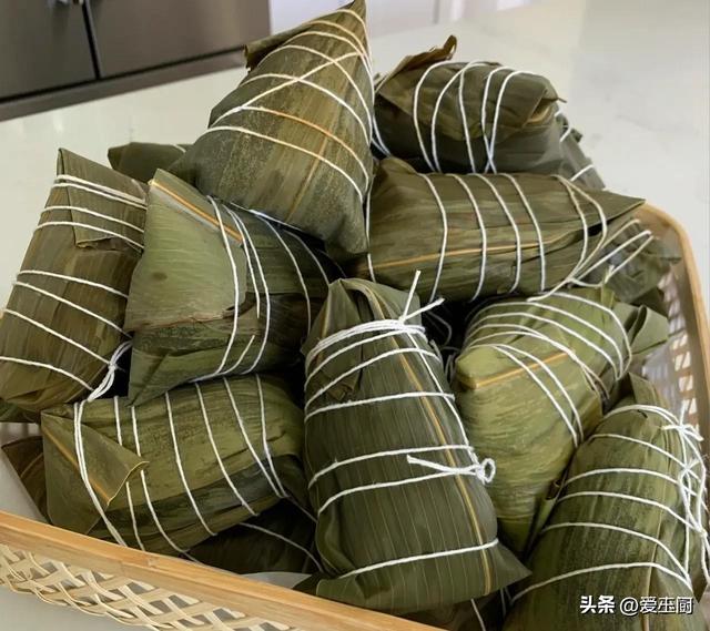 加热粽子时，用水煮还是蒸？10小我
9个错，难怪粽子不喷鼻
不软糯！