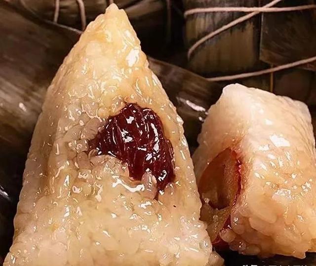 煮粽子时，只加净水是年夜
错！多加2样，粽子又喷鼻香

又糯，好吃不夹生