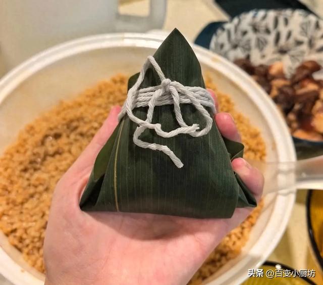 加热粽子时，用水煮照旧蒸？10小我
9个错，难怪粽子难吃不软糯！