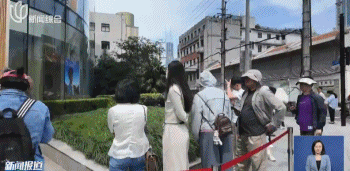 太拼了！上海人抢疯，顶着太阳列队百米！"算下来黄金每克600多元”