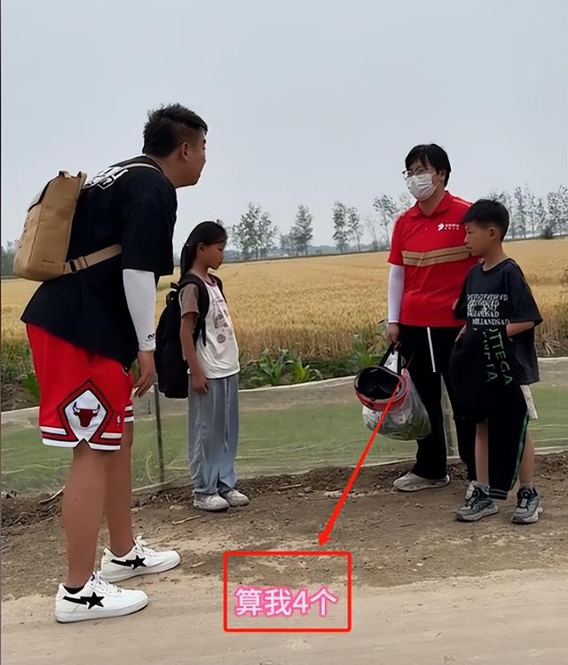 泪崩！江苏05后女生独自养活3个弟妹，生疏夫君转账6万：在世就行
